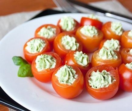 Snack „Caprese” vagy volt paradicsom és a sajt (hogyan kell főzni egy előétel Caprese) Snack „Caprese” vagy volt paradicsom és sajt