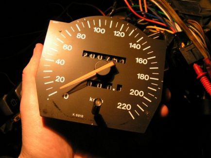 Hogyan állapítható meg, hogy a sebességmérő csavart, az autós ellátásokat