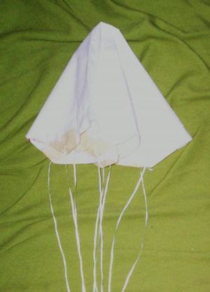 Hogyan készítsünk egy ejtőernyő papírból