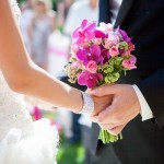 Hogyan lehet díszíteni egy esküvői terem a kezével, egy fotó, hogy mennyibe kerül, hogyan kell helyesen és szépen magát