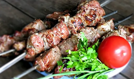 Hogy finom lé nyárs sertés - 10 a legfinomabb marinírozott a hús puha és (shish kebab) Hogy finom lé nyárs sertés - 10 a legfinomabb pácok, hogy a hús puha és