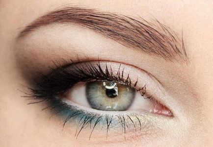 Make-up a szemét a közelgő században - század a közelgő korrekciót alkalmaznak kozmetikumok