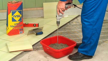 Csemperagasztás a padlón a kezüket (cserép) Csemperagasztás a padlón a kezüket