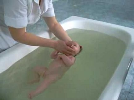 Ahogy a baba úszik