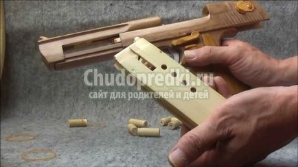 Hogyan készítsünk egy játék pisztolyt