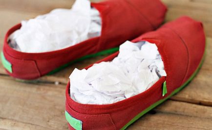 10 egyszerű módja, hogy távolítsa el a szaga a cipő otthon