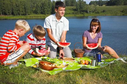 Mit, hogy a gyermekek egy piknik ki az ételt, mely élelmiszerek vehet a természetre