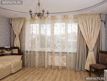 A design az ablakok a nappaliban ötletek és képek (római árnyalatok a nappaliban) A design az ablakok a nappaliban ötletek és képek