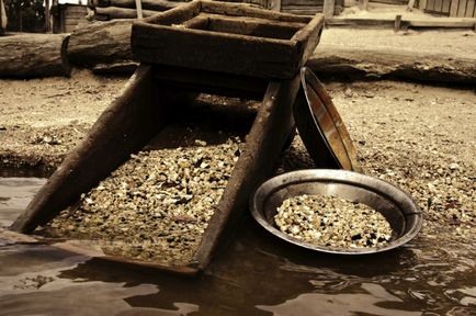 Arany bányászati ​​módszerekkel, hogyan távolítsa el a fém a folyó télen, homok, videó és fénykép folyamat