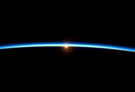 Amennyiben tér kezdődik online térben (space) Amennyiben tér kezdődik tér online