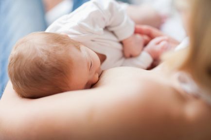 Hogyan kell kezelni egy újszülött az első nap otthon elbocsátás után