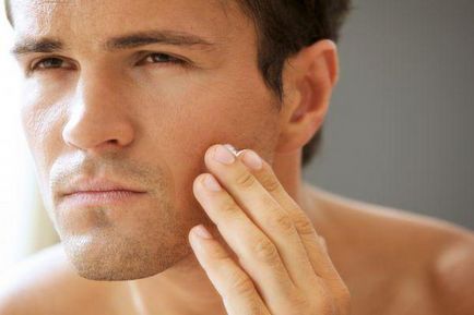 Mi ellátást igényel személy férfiak hím arcbőr kozmetikumok