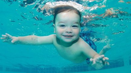 Hogyan kell tanítani a gyermeket, hogy úszni gyakorlatok minden korosztály számára