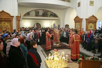 Hogyan megy a templomba, és viselkedjenek istentisztelet