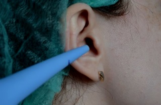 Hogyan mossa meg a fülét haza fülzsír