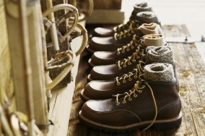 Hogyan nyúlik a cipőt otthon 3 igaz módszer méretének növelése cipők
