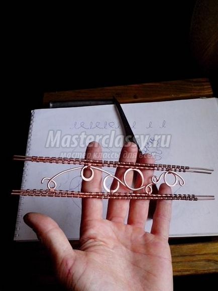 Hogyan készítsünk egy karkötőt a kezüket egy rézdrót