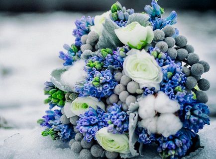 Hogyan készítsünk egy elegáns kék esküvői csokor