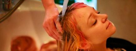 Hogyan lehet eltávolítani a festéket a haj otthon áttekintést módja