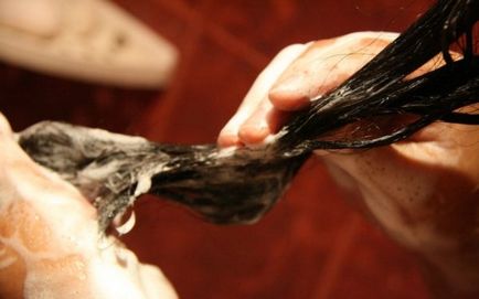 Hogyan lehet eltávolítani a gumiréteg haj különböző módon, hogy távolítsa el a rágógumi tetőtől fotó és videó