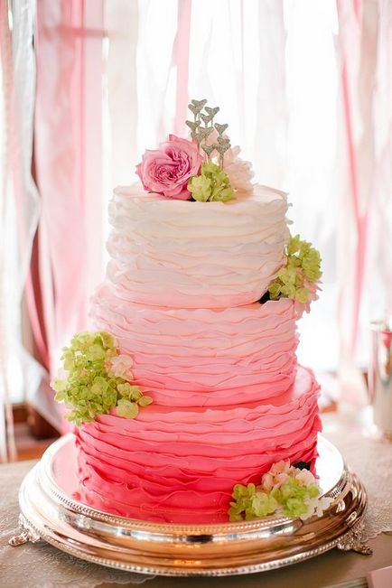 Hogyan lehet díszíteni egy esküvői torta otthon saját kezűleg