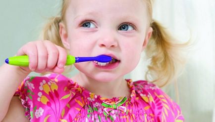 Fogszuvasodás elsődleges és maradandó fogak gyermekeknél, beleértve okait, stage korai életkorban