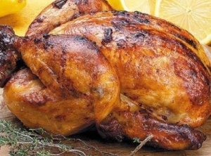 Grillezett csirke nyárson a sütőben, a grill, a bank