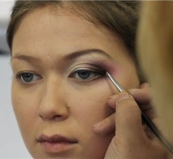 Make-up leengedett szemhéja - smink, vizuálisan szemfelnyitó