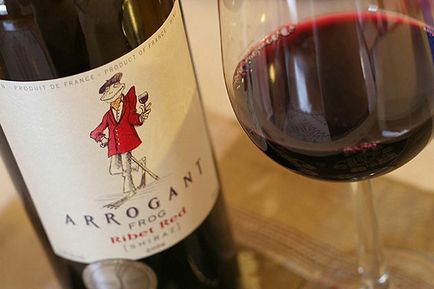Nemrégiben egy étteremben francia és kínáltak az első bor, majd a második bor Bordeaux (volt) Nemrégiben egy étteremben francia és kínáltak az első bor, majd a második bor Bordeaux