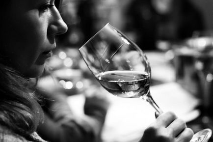 Nemrégiben egy étteremben francia és kínáltak az első bor, majd a második bor Bordeaux (ami azt jelenti, az első és második bort. Meg tudná magyarázni? Köszönöm.) Nemrégiben egy étteremben francia és kínáltak az első bor, majd a második bor Bordeaux