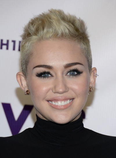 Új frizura Mayli Sayrus, valamint a felső legjobb frizurák Miley minden alkalommal, hírek és fotó 2017