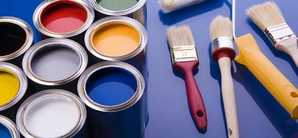 Festés fűtési és gázcsövek a fürdőszobában és a konyhában gyorsan és helyesen kell festeni