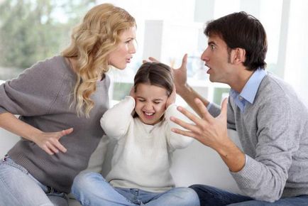 Válás eljárás jelenlétében kiskorú gyermek minden szükséges dokumentumot