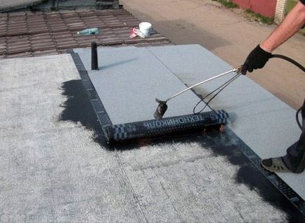 Javítása a tető a garázs kezével