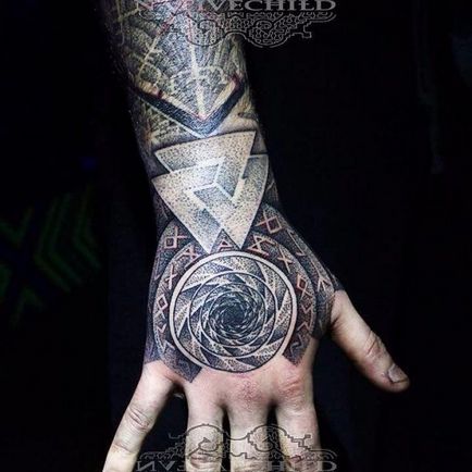 Runic tetoválás tetoválás értéke 40 fotók, vázlatok