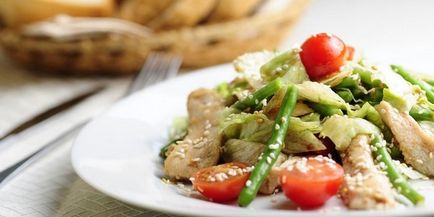 Saláta csirkemell - ízletes receptek füstölt vagy főtt filé fotók