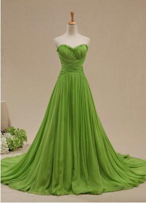 Világos zöld ruhában - jelképe a frissesség és a világosság