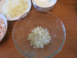 Saláta Tarisznyarák, tojás, sajt és uborka - frissesség