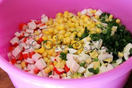 Saláta csirkével és rák botok - lépésről lépésre recept fotókkal, saláták