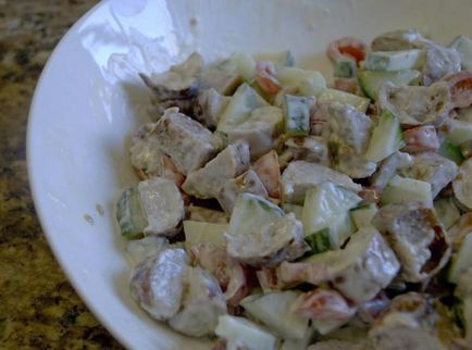 Saláta uborka és a kolbász receptek sóval és friss uborka
