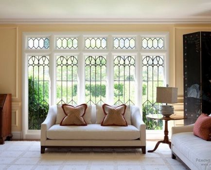A modern design az ablakok a nappali, egy szoba két vagy három nagy és a kis ablakok