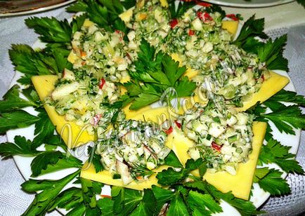 Snack saláta sajttal, alma és az uborka - egy recept egy fotó