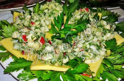 Snack saláta sajttal, alma és az uborka - egy recept egy fotó