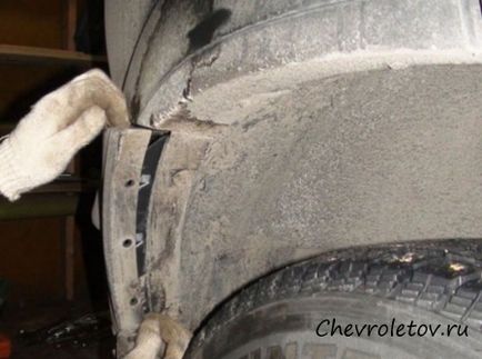Hogyan lehet eltávolítani a lökhárítót a Chevrolet Niva