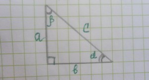 Hogyan talál egy oldalsó derékszögű háromszög