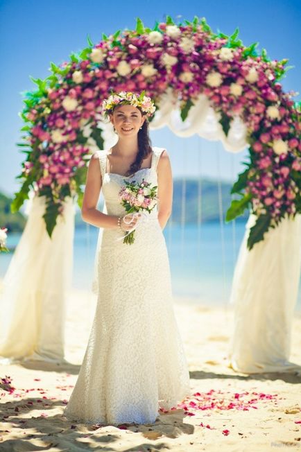 Megan Fox menyasszonyi ruha