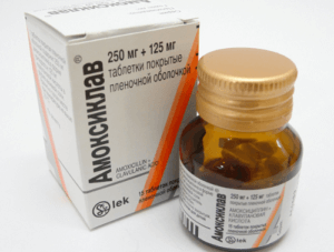 Amoksiklav étkezés előtt vagy után, a hatóanyag beadása eljárást (A módszer fogadására Amoksiklav előkészítés) Amoxicillin étkezés előtt vagy után, egy módszer segítségével a hatóanyag