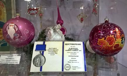 Hogyan készítsünk karácsonyi díszek video, anyaság - terhesség, szülés, a táplálkozás, az oktatás (anyaság) Hogyan készítsünk karácsonyi díszek video, anyaság - terhesség, szülés, a táplálkozás, az oktatás