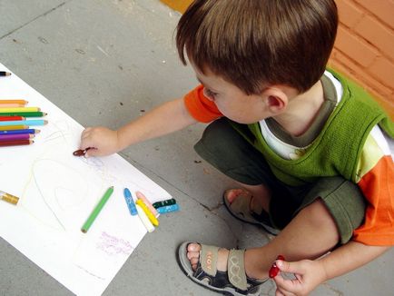 Hogyan kell tanítani a gyermeket, hogy dolgozzon az 5 év, lépésről lépésre egyszerű rajzok