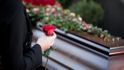 Hogyan lehet túlélni a halál egy szeretett ember, hogy vigyázzon a relatív, pszichológiai tanácsadás